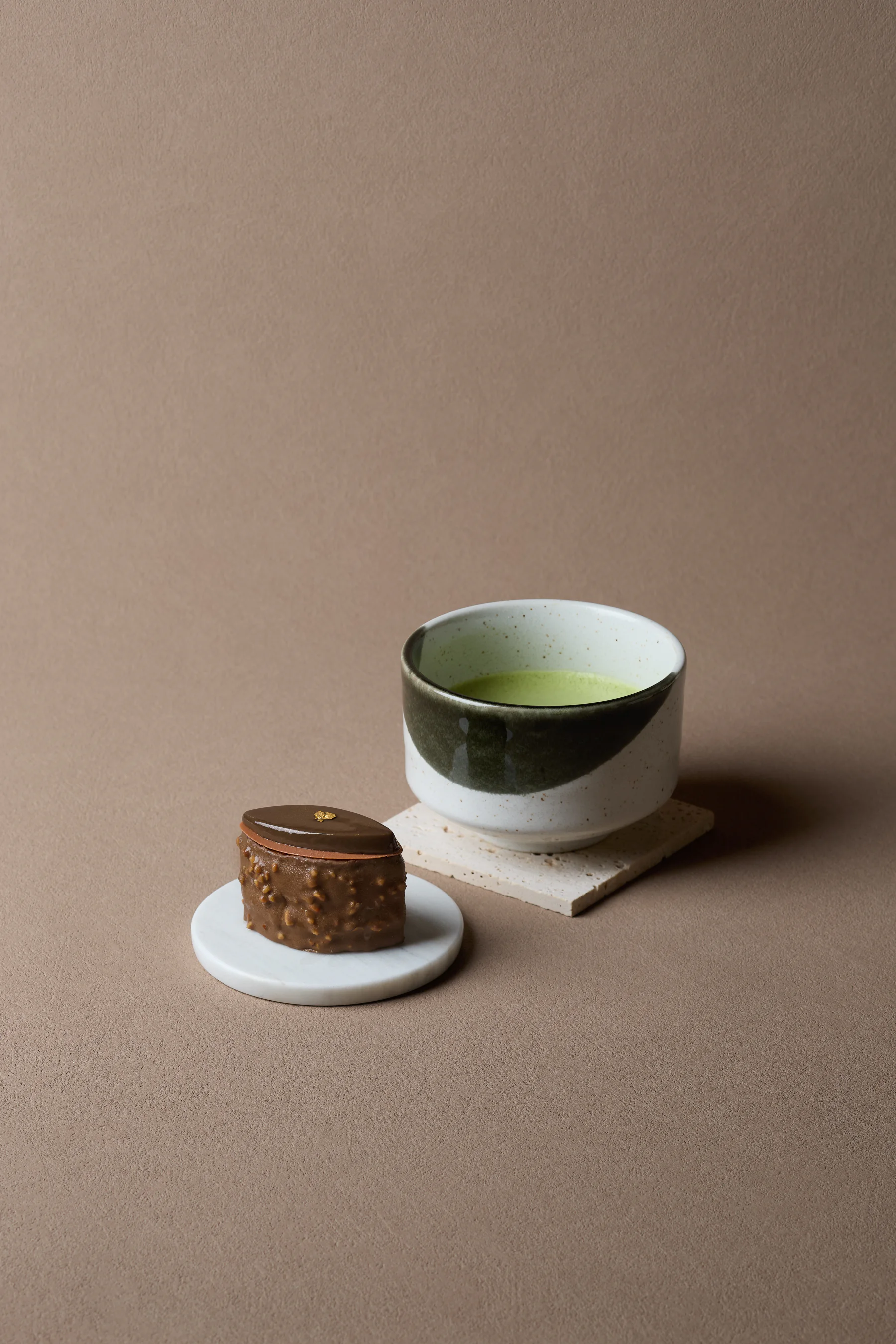 A bowl of Okumidori usucha served with a Japanese confection